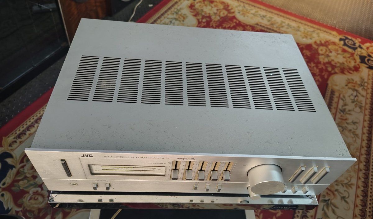 jvc-ax2